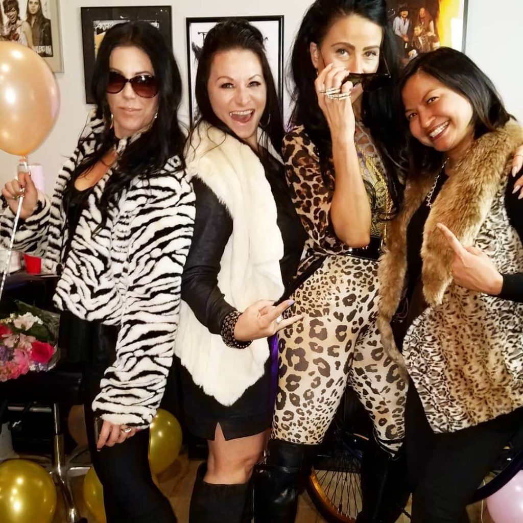 Jersey Shore themed party costume ideas for girls