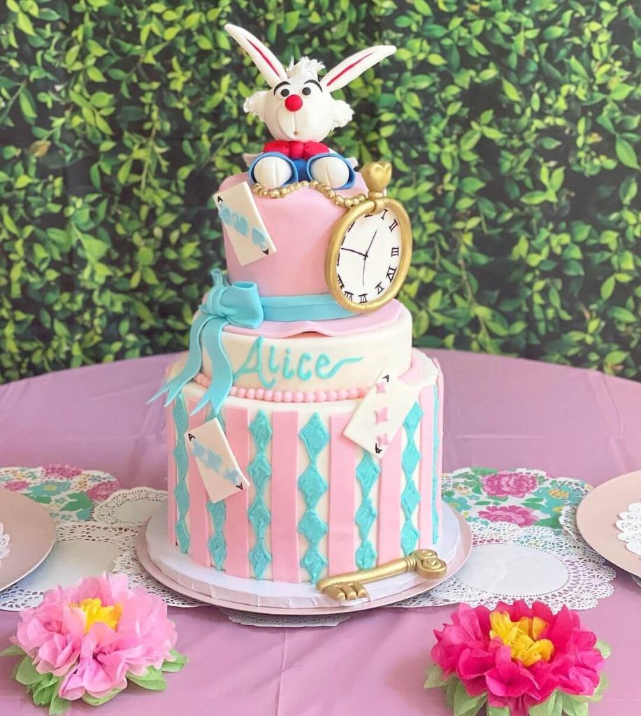 Alice in wonderland themed cake ideas